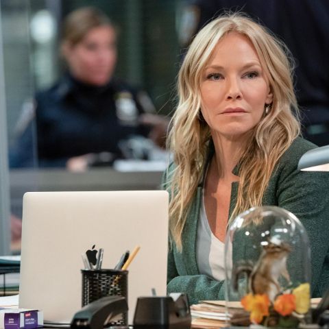 Kelli Giddish is in the picture.